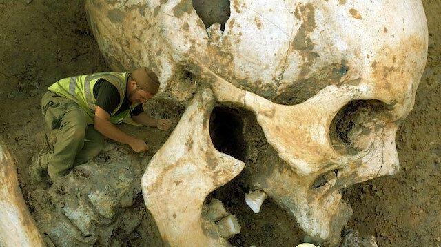 <p><span style="color:#A52A2A"><strong>AD KAVMİ</strong></span></p>

<p> </p>

<p>Yemen bölgesinde yaşamakta olan Ad kavmine Yüce Allah peygamber olarak Hud aleyhisselamı göndermiştir.</p>
