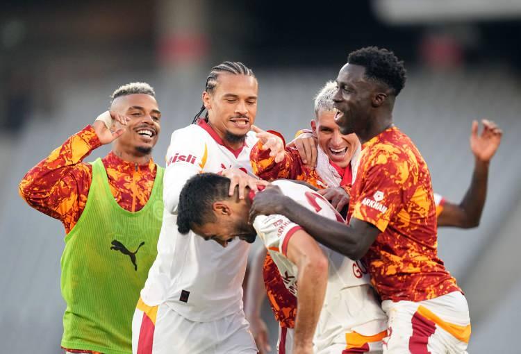 <p>Alman yıldızın Galatasaray kariyerine kötü başlamasının altında ise 3 kritik neden yattğı kaydedildi.</p>
