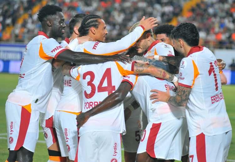 <p>Akıllara Zaha ve Ziyech'i getiren Leroy Sane'yi, bu oyunculardan karakteri ayırıyor.</p>
