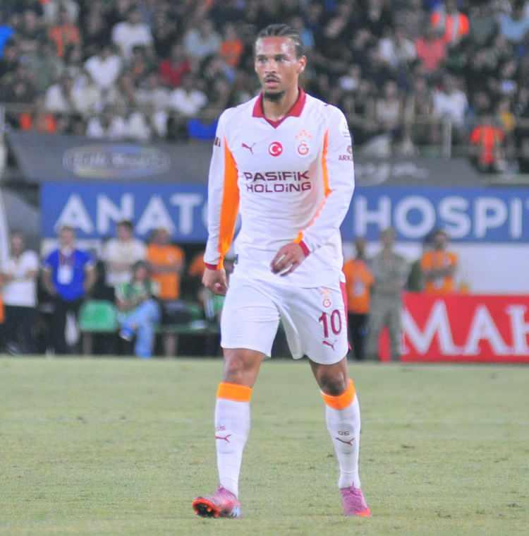 <p>Galatasaray'a 3 yıllık imza atan tecrübeli yıldız, Cimbom ile 9 maça çıktı ve 1 gol atıp 3 asist kaydetti.</p>
