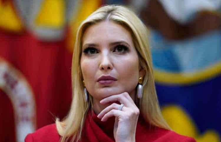 <p><strong><span style="color:#B22222">IVANKA TRUMP  |  YAHUDİ  </span>(Hristiyandı)</strong></p>

<p> </p>

<p><strong>Donald Trump'ın kızı</strong></p>

<p> </p>

<p>2009’da Jared Kushner ile evlenmeden önce Presbiteryen Hristiyan’dı, evlilikle birlikte Yahudiliğe geçti. </p>
