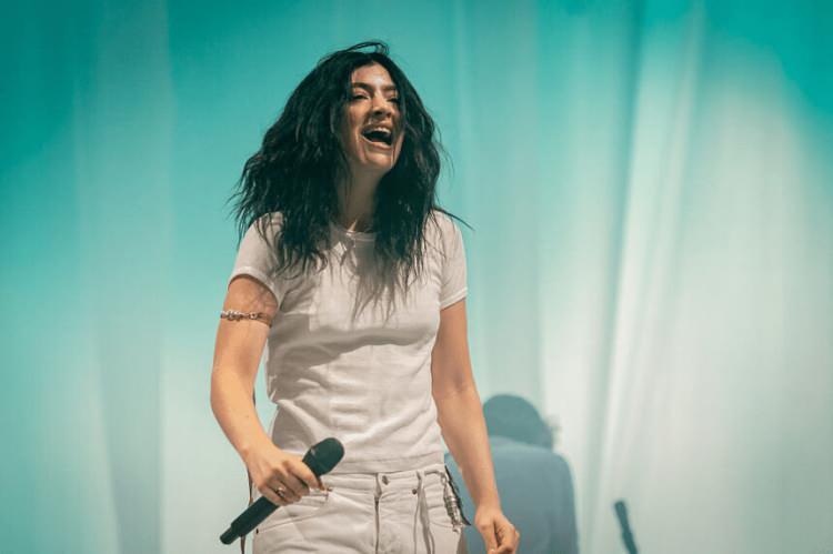 <p><span style="color:#800080"><strong>SORUN SADECE APPLE MUSIC'TE GEÇERLİ</strong></span></p>
