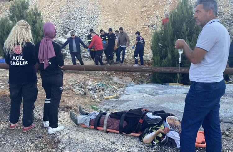 <p><strong>KİMLİKLERİ BELLİ OLDU</strong></p>

<p> </p>

<p>Kazada ölenlerin Şerife Karakuş, Mustafa Üstün, Suzan Uğuz ve Münevver Anamurlu olduğu öğrenildi.</p>
