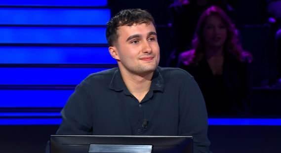 <p><strong>"A- Kaju", "B- Kakao", "C- Kahve" ve "Köri" seçenekleri arasında kararsız kalan yarışmacı, elinde kalan son joker hakkını kullanma kararı aldı.</strong></p>
