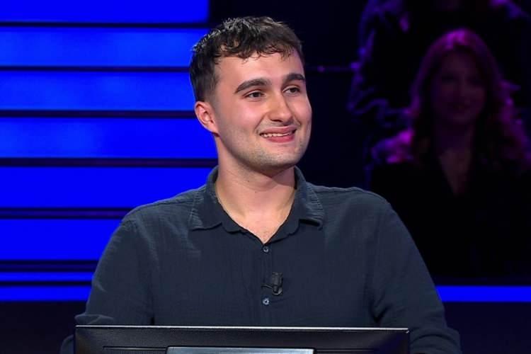 <p><strong>Başarılı performansların göz doldurduğu yarışmanın son bölümünde en çok konuşulan isim ise Mehmet Akif Akcan isimli yarışmacı oldu.</strong></p>
