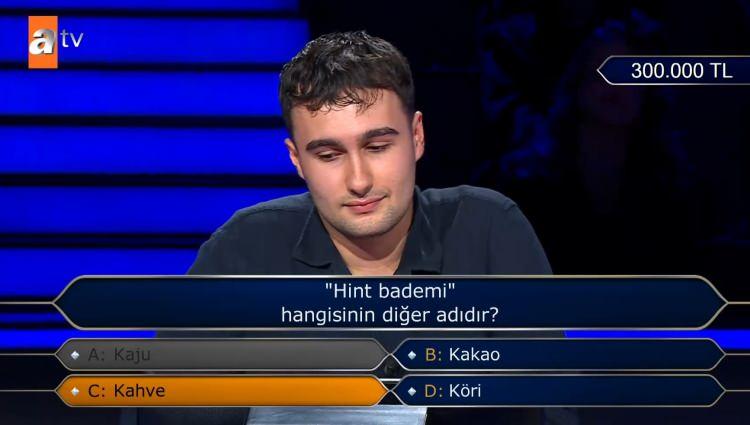 <p><strong>Çift cevap joker hakkını kullanan yarışmacının ikinci seçeneği ise "C- Kahve "oldu.</strong></p>
