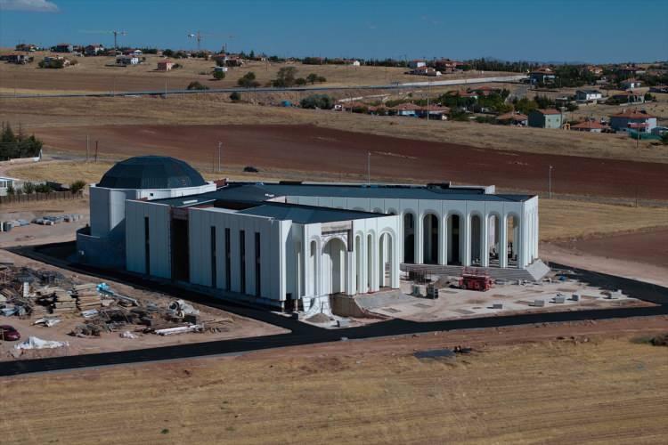 <p>Alevilik Türk'e, Türkmen'e, Oğuz'a mahsus bir gelenek ve inanç biçimidir. Bektaşilik, Arnavutluk'ta ve Yunanistan'da da vardır. </p>