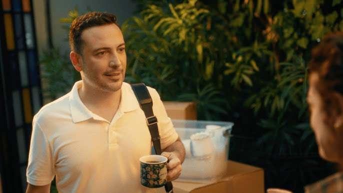 <p><strong>Koç'un, kendisini tanımayan bir seyirciye yönelik takılmaları</strong> hem salondaki izleyicileri güldürdü hem de kısa sürede paylaşım rekorları kırdı.</p>
