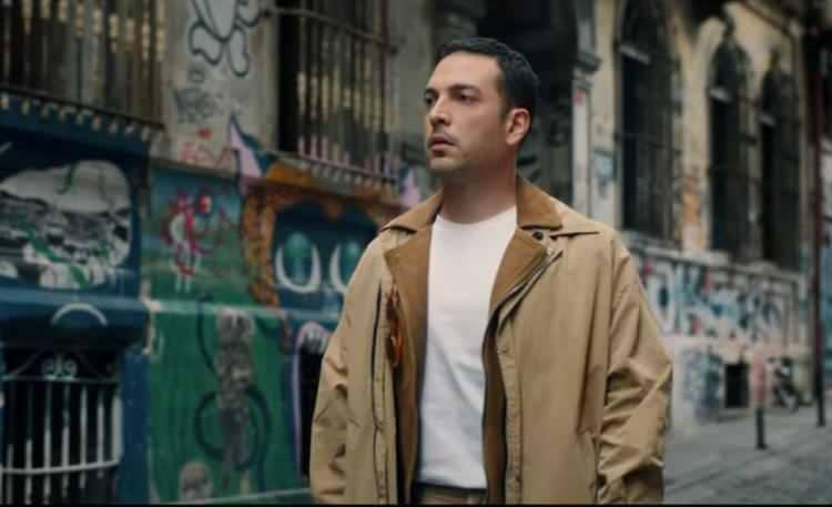<p><strong>Koç, İstanbul Kültür Yolu Festivali kapsamında sahne performansı sırasında ön sıralarda yer alan bir izleyicinin kendisini tanımadığını fark etmesi üzerine bu duruma esprili bir dille tepki gösterdi.</strong></p>
