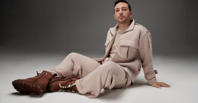 <p><strong>Oğuzhan Koç</strong>, kendisini tanımadığını iddia ettiği seyircisine dönerek: <span style="color:#800080"><em><strong>"Niye önümde duruyorsun o zaman? Arkaya git. Öne bilen biri gelsin. Yok mu hiç? 200 tane şarkım var ya, hiçbirini bilmiyor musun?"</strong></em></span></p>