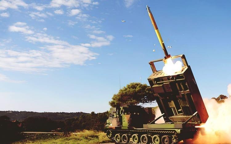 <p><strong><span style="color:#B22222">ÇOK NAMLULU ROKETATAR SİSTEMLERİ (MLRS): </span> 965</strong></p>