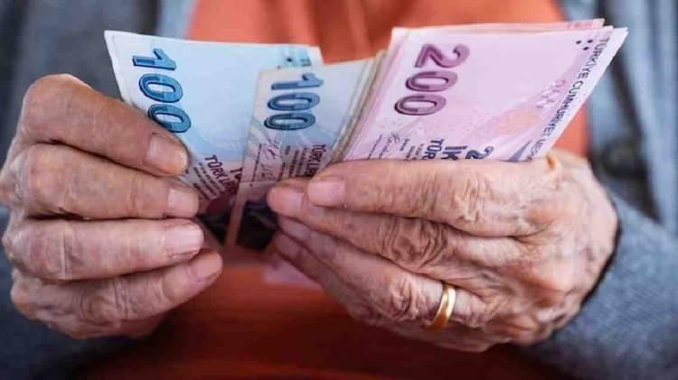 <p><strong>İŞTE KALEM KALEM MEMUR İÇİN BEKLENEN ZAM İHTİMALLERİ...</strong></p>

<p> </p>

<p>Aşağıdaki veriler, farklı memuriyet görevleri için Mevcut maaşlar ve çeşitli oranlarda (% 16.44, % 16.88, % 17.86, % 19.54) zamlı maaşları göstermektedir. Maaşlar, tabloda belirtilen derece/kademe (örneğin 1/4) baz alınarak verilmiştir</p>

<p> </p>
