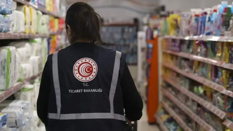 <p><span style="color:#B22222"><strong>Hile yapılan peynir markaları şöyle: </strong></span></p>

<p> </p>

<p>1- Çay Çiftlik Kaşar</p>

<p>2- Kocagöz Beyaz Peynir</p>

<p>3- Fırtına Eritme Peyniri</p>

<p>4- Soydaş Yöresel Peynir</p>

<p>5- Özkuzeyoğlu Eritme Peyniri</p>

<p>6- Laktika Tost Peyniri</p>

<p>7- Bizden Yebir Tost Peyniri</p>

<p>8- Sühabey Beyaz Peynir,</p>

<p>9- İbrahim Güner Beyaz Peynir</p>

<p>10- Anadolu Cihangir Beyaz Peynir</p>

<p>11- Tuğçem Beyaz Peynir</p>

<p>12- İbrahim Güner Beyaz Peynir</p>

<p><strong><em>Ayrıca "Endamoğlu" markasına ait yoğurtta "bitkisel yağ ve nişasta" tespit edilirken, "Beşikdüzü" markasına ait tereyağında yağ oranının düşük olduğu belirlendi. </em></strong></p>
