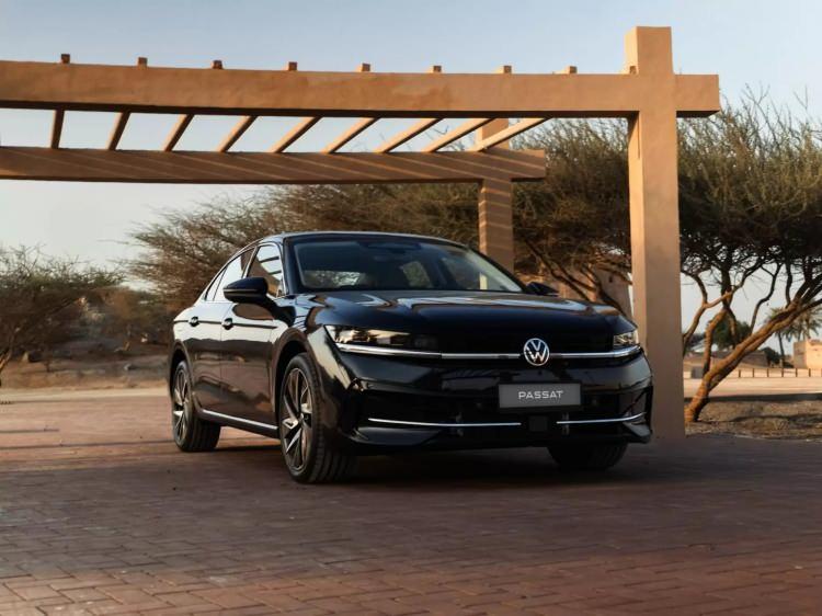 <p><strong>FİYATLARI BELLİ OLDU</strong></p>
<p>Trendline, Comfortline ve Highline donanımla satışa sunulan Passat, Katar'da 99 bin Katar Riyali, yaklaşık 1.4 milyon Türk Lirası'na satılıyor.</p>