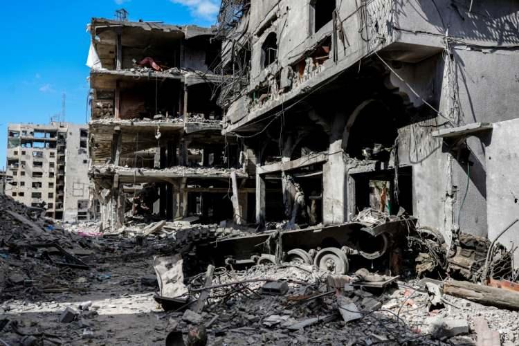 <p>İsrail ile Hamas arasında Gazze'de sağlanan ateşkes sonrası Gazze kentinden çekilen İsrail güçleri, hasar görmüş bazı askeri araçları bölgede bıraktı.</p>
