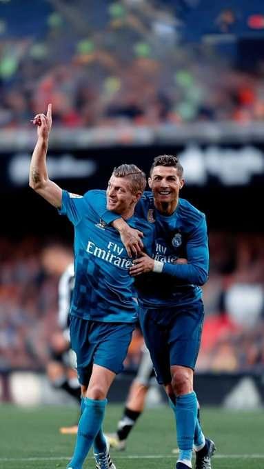 <p>Ronaldo'nun, 2002 ile 2023 yılları arasında 550 milyon doların üzerinde maaş geliri elde ettiği ifade edilirken sponsorluk anlaşmalarıyla da 175 milyon doların üzerinde bir katkı sağladığı belirtildi.</p>
