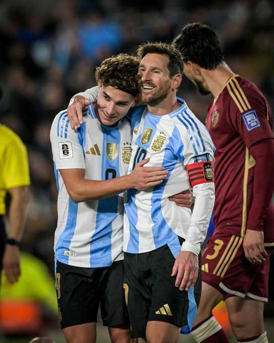<p>Messi'nin, kariyeri boyunca 600 milyon doların üzerinde vergi öncesi maaş kazandığı söylenirken bu rakamın içinde 2023'ten itibaren garantili yıllık maaşı olan 20 milyon doların da bulunduğu aktarıldı.</p>