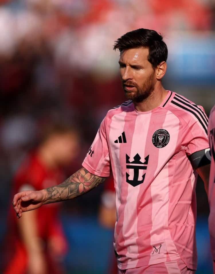 <p>Öte yandan Cristiano Ronaldo'nun bu alandaki en yakın rakibi de Arjantinli süper star Lionel Messi oldu.</p>