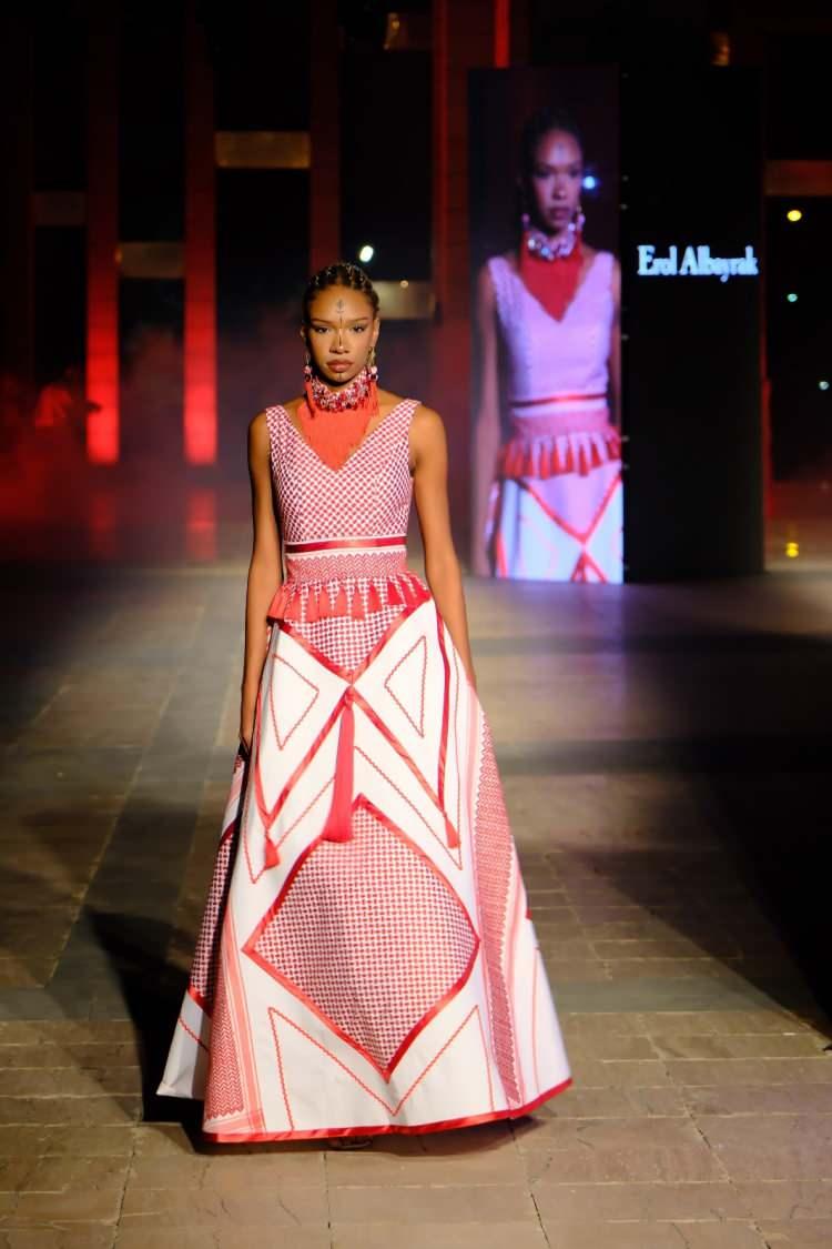 <p><span style="color:#000000"><strong>URFA'NIN KADİM DOKUMACILIĞINA MODERN DOKUNUŞ</strong></span></p>

<p>&nbsp;</p>
