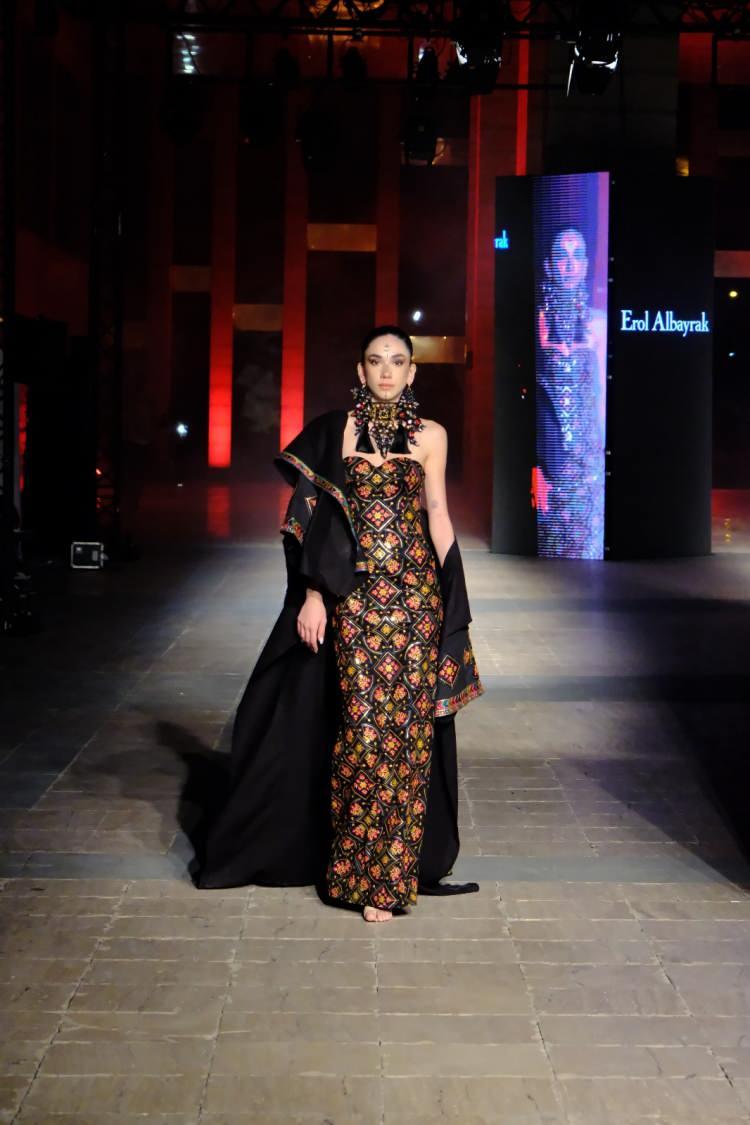 <p><span style="color:#000000"><strong>"URFA&rsquo;NIN PAMUĞU ARTIK SADECE TARLADA DEĞİL, TASARIMDA DA FİLİZLENİYOR"</strong></span></p>
