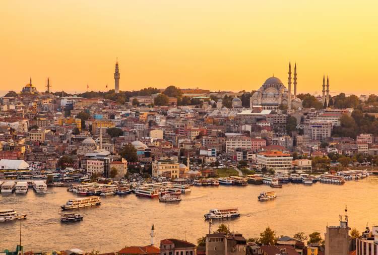 <p>Sosyal Güvenlik Kurumu (SGK), usulsüz emeklilik şüphesi taşıyan kişiler için<strong> İstanbul, Ankara ve İzmir</strong> başta olacak şekilde geniş çaplı bir denetim başlattı.</p>

<p> </p>
