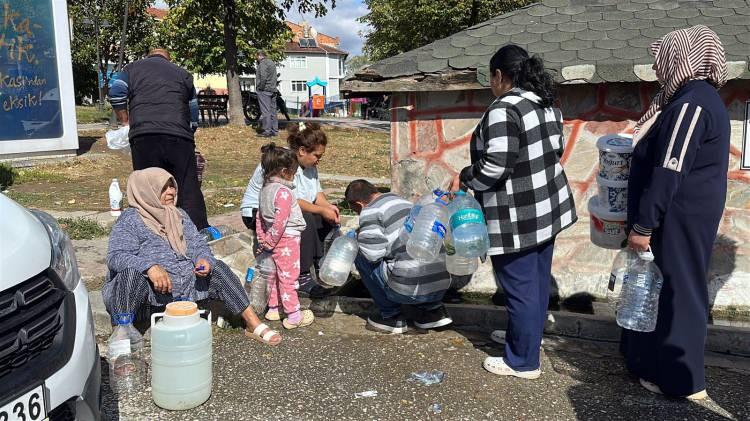 <p>Alternatif kaynak olarak Süloğlu Barajı'na dönen belediye bu hattan su almaya başladı.</p>
