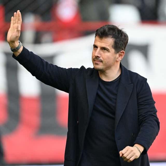 <p>Emre Belözoğlu ile kırmızı-beyazlılar 8 mücadelede 3 galibiyet, 1 beraberlik ve 4 mağlubiyet gördü. Özellikle son 3 haftadaki 1-1'lik Kayserispor beraberliği, 2-0'lık Fenerbahçe yenilgisi ve Rizespor'a karşı 5-2 kaybedilen müsabaka ayrılığı kaçınılmaz kıldı.</p>