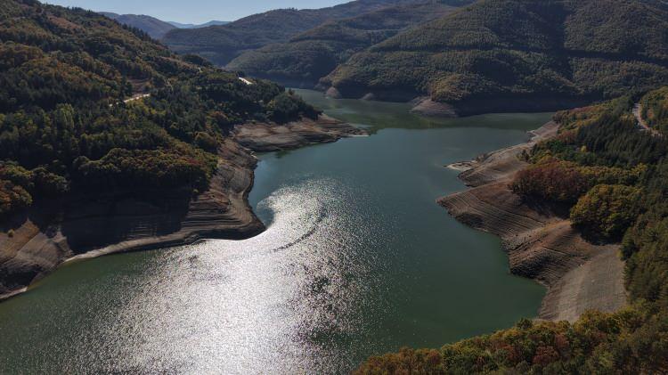 <p>Evliya Çelebi’nin ‘su şehri’ olarak tanımladığı Bursa’da su krizi tehlikeli boyuta geldi. </p>
