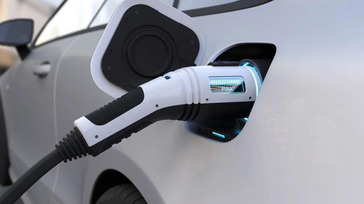 <p>Tüketiciler Birliği Genel Başkanı Mahmut Şahin, bazı sigorta şirketlerinin elektrikli araçların poliçelerine satıcıların beyanına göre eklediği "uzun menzilli" ibaresinin tüketicileri mağdur ettiğini belirtti.</p>
