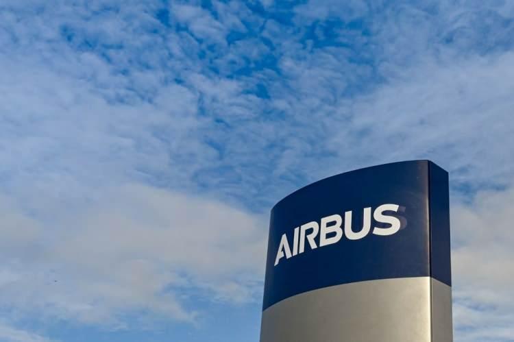 <p><strong>9- AIRBUS 181 MİLYAR 270 MİLYON</strong></p>

<p> </p>

<p>Sektör: Havacılık & savunma</p>

<p> </p>

<p>Yükseliş sebebi: Hava yolu şirketlerinden gelen uçak siparişlerinde güçlü artış, pandemi sonrası hava trafiğinin toparlanması ve savunma sanayi siparişlerindeki yükseliş Airbus’ın değerini artırdı. Boeing’in üretim krizleri de Airbus’a pazar avantajı sağladı.</p>
