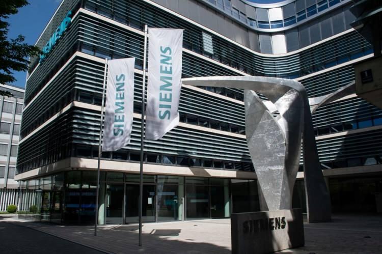 <p><strong>8- SIEMENS 209 MİLYAR 430 MİLYON </strong></p>

<p> </p>

<p>Sektör: Endüstriyel teknoloji, otomasyon & enerji</p>

<p> </p>

<p>Yükseliş sebebi: Endüstriyel dijitalleşme ve otomasyon çözümlerine yoğun talep var. Siemens Energy ve Siemens Healthineers iştirakleri iyi performans gösterdi. Avrupa’daki yeşil dönüşüm yatırımları ve altyapı projeleri de büyümeyi destekliyor.</p>
