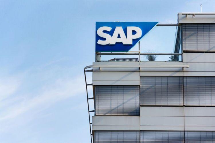 <p><strong>2 - SAP 331 MİLYAR 190 MİLYON  </strong></p>

<p> </p>

<p>Sektör: Yazılım / kurumsal çözümler</p>

<p> </p>

<p>Yükseliş sebebi: SAP’nin bulut tabanlı ERP sistemlerine geçişi (Rise with SAP) ve yapay zekâ destekli iş yazılımlarına yatırımları, kâr marjlarını artırıyor. Avrupa merkezli şirketlerin dijital dönüşümü hızlanınca SAP talep patlaması yaşadı.</p>

<p> </p>
