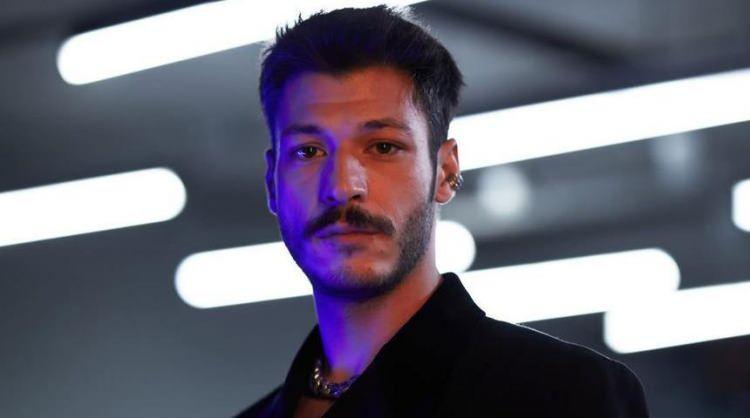 <p><span style="color:#000000"><strong>KUBİLAY AKA</strong></span></p>