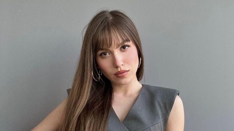 <p><span style="color:#000000"><strong>DUYGU ÖZASLAN MUTAF</strong></span></p>