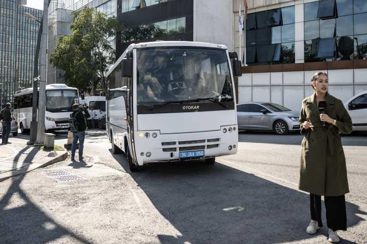 <p>İstanbul Cumhuriyet Başsavcılığı'nca <em><strong>'uyuşturucu veya uyarıcı madde kullanmak'</strong></em> suçundan İrem Derici, Kubilay Aka, Kaan Yıldırım, Hadise Açıkgöz, Berrak Tüzünataç, Duygu Özaslan, Demet Evgar, Meriç Aral, Özge Özpirinçci, Mert Yazıcıoğlu, Feyza Altun, Derin Talu, Deren Talu, Ziynet Sali, Birce Akalay, Dilan Polat, Engin Polat, Metin Akdülger ve Ceren Moray soruşturma kapsamında ifade verdi. </p>
