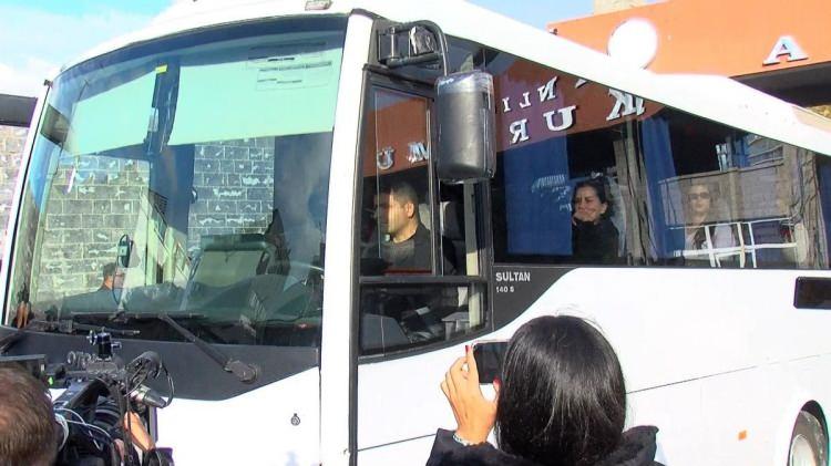 <p><strong>ADLİ TIP KURUMU'NDAKİ İŞLEMLER TAMAMLANDI</strong></p>

<p>İstanbul İl Jandarma Komutanlığı'nda işlemleri tamamlanan ünlüler, gerekli tahlillerin yapılması amacıyla Adli Tıp Kurumu'na getirildi.</p>

<p>İşlemleri tamamlanan ünlü isimler, getirildikleri jandarma araçları ile Adli Tıp Kurumu'ndan ayrıldı.</p>
