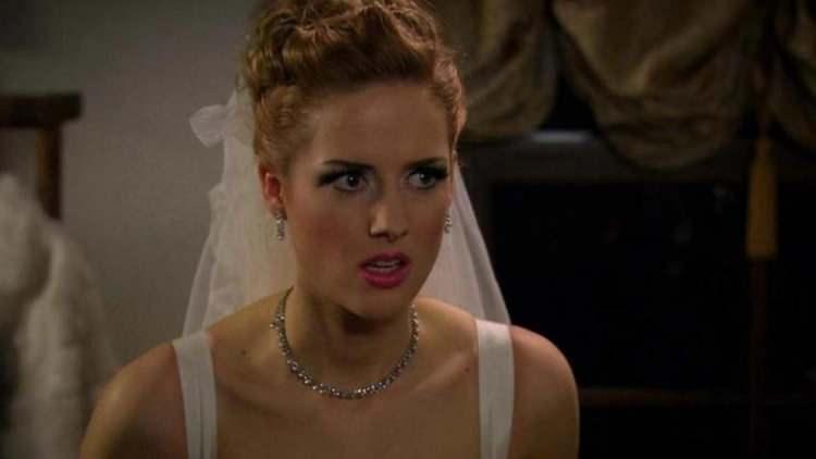 <p><strong>Bir dönem ekranlarda fırtına gibi esen "Öyle Bir Geçer Zaman ki" dizisinde oynadığı "Caroline" karakteriyle hafızalara kazınan Wilma Elles, şimdilerde mutlu aile yaşantısıyla sık sık gündeme geliyor.</strong></p>
