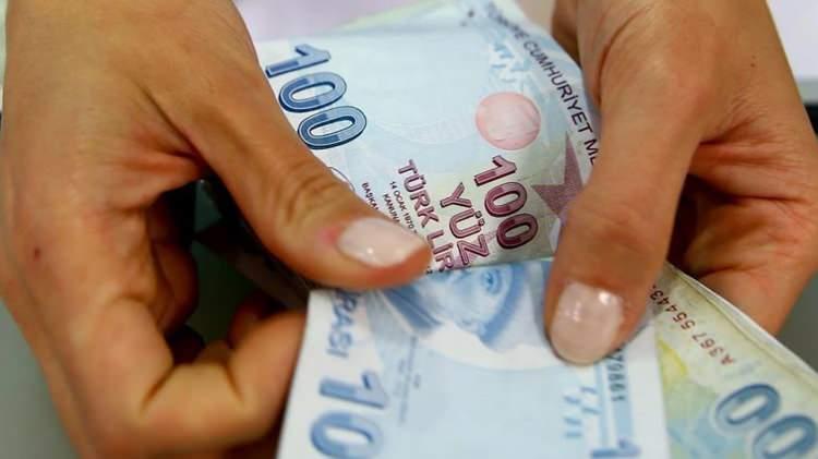 <p><strong>5 BİN 389 LİRA ÖDENİYOR</strong></p>

<p> </p>

<p>Halen 65 yaş aylığı 5 bin 389 lira olarak üç ayda bir ödeniyor. Bu yılki son ödeme Eylül ayında gerçekleşti ve yaklaşık 4 milyar lira yaşlı aylığı hesaplara yatırıldı.</p>
