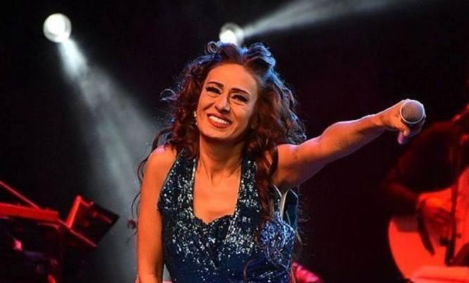 <p>NEDENİ BELLİ OLDU </p>

<p>Edinilen bilgiye göre geçtiğimiz haftalarda konser öncesi sıktığı parfümden fenalaşan sanatçıyı, önceki gün de uyurken yüzünü örümcek ısırdı. </p>
