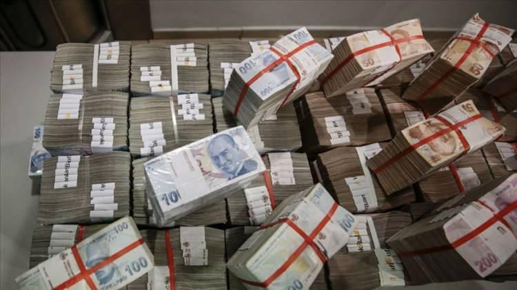 <p>2015’te 1 trilyon 167 milyar lira olan toplam mevduat, 2025 Haziran itibarıyla 22 trilyon 912 milyar liraya çıktı.</p>

<p> </p>
