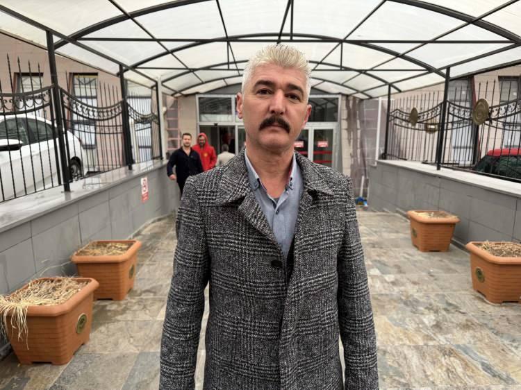 <p><span style="color:#A52A2A"><strong>"CANIMIZA KASTETTİ"</strong></span></p>

<p> </p>

<p>Habib Kara ile aynı apartmanda oturan ve çıkan yangında evinin zarar gördüğünü söyleyen komşusu İbrahim Güler, sanığın binayı yakmasına engel olduğunu belirterek şunları söyledi: </p>

<p> </p>

<p><strong>“Olay günü Habib Kara üst katta kapıyı kırmaya çalışırken sesleri duyunca yukarıya çıktım. Kendi ağzıyla, doğal gazı açıp evimize, binamıza ve canımıza kastettiğini söyledi. Mücadele ettikten sonra elimden kurtulup, çatıya kaçtı. Daha önceden hazırladığı benzin ya da benzeri şeyleri anlık olarak ateşleyerek, çatıyı yaktı kundakladı. Canımıza da kastetti, ailemin canına kastetti. Evde olmasaydım şu an evlatlarım yoktu, ailem yoktu. Daha sonra kendisi binadan atladı. Evimizde zarar büyük.”  Mağdur ailenin avukatı İsmail Doğancan Çıra ise bir sonraki duruşmada karar verileceğini belirterek, “Sanığın, 1,5 yaşındaki çocuğun boğazını kesip, devamında yangın çıkararak intihara teşebbüs ettiği olayda bugün sanığın iddia makamı tarafından 50 yıla kadar hapsi istendi. Bir sonraki celse karar verilecek. Sanığın en üst hadden cezalandırılması için elimizden geleni yapacağız.”</strong></p>

<p><span style="color:#A52A2A"><em><strong>KAYNAK: DHA</strong></em></span></p>
