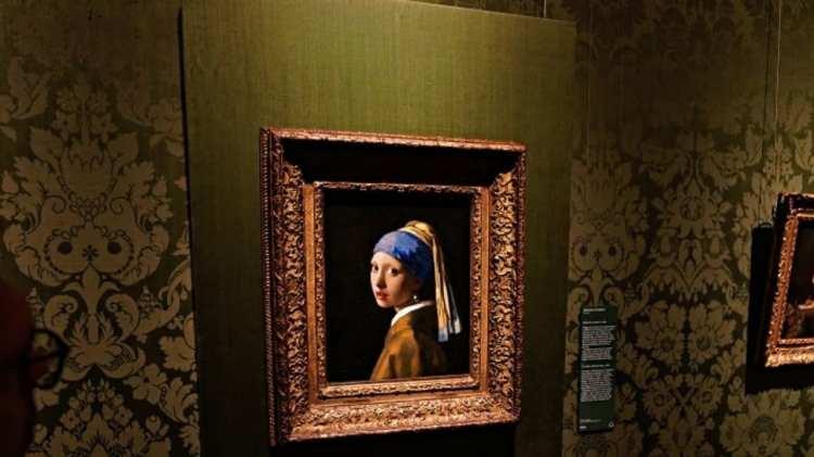<p><strong>Sanat dünyasında "Kuzeyin Mona Lisa'sı" olarak nam salan Vermeer'in ikonik eseri "İnci Küpeli Kız", tarihteki en ilgi çekici eserlerden biri. </strong></p>