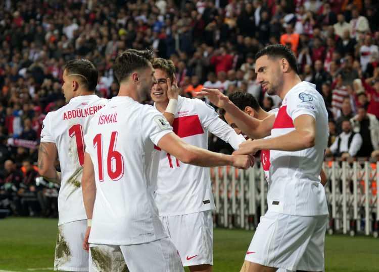 <p>2026 FIFA Dünya Avrupa Elemeleri E Grubu dördüncü maçında A Milli Takımımız sahasında Gürcistan'ı konuk etti. Kocaeli Stadı'nda oynanan karşılaşmayı Ay-yıldızlılar 4-1 kazandı.</p>