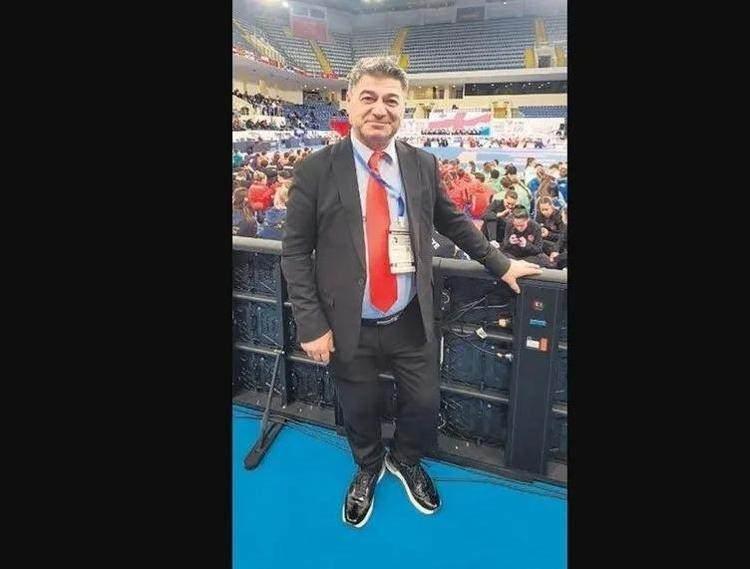 <p><strong>Oruç, Tayfur'un son yıllardaki planlarını şu şekilde anlattı:</strong></p>
<p><strong>"Rahmetli babanızla Dalaman-İstanbul uçağında tanıştık. Yurt dışında yaşadığımı öğrenince 'Son 50 Yılın Prime Time TV Dizi ve Şovları' isimli kitabı aradığını ama bulamadığını söyledi.</strong></p>