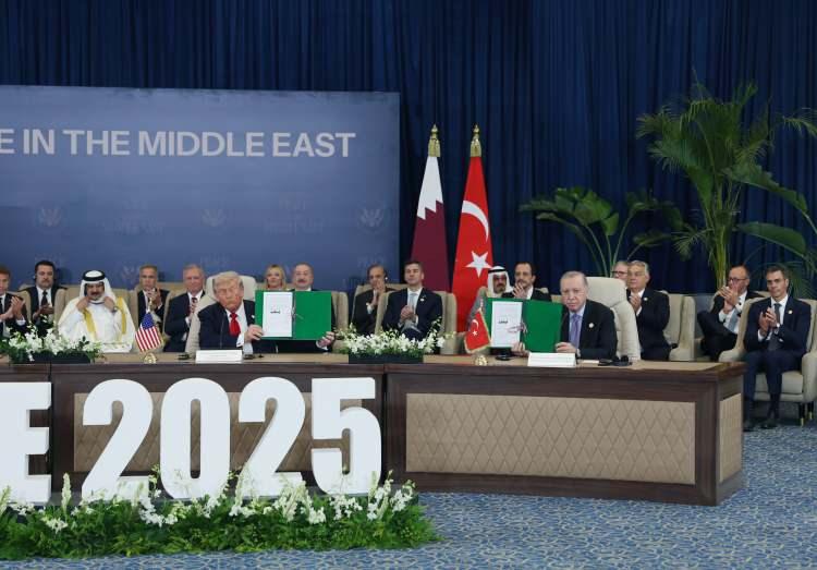 <p>İsrail gündeminde alarm: Siyonist analist Shay Gal, Trump'ın Gazze planının Türkiye ve Katar'ın rollerini açığa çıkardığını; Ankara masadan kalkmazsa bunun İsrail için geri dönüşü olmayan sonuçlar doğurabileceğini yazdı...</p>
