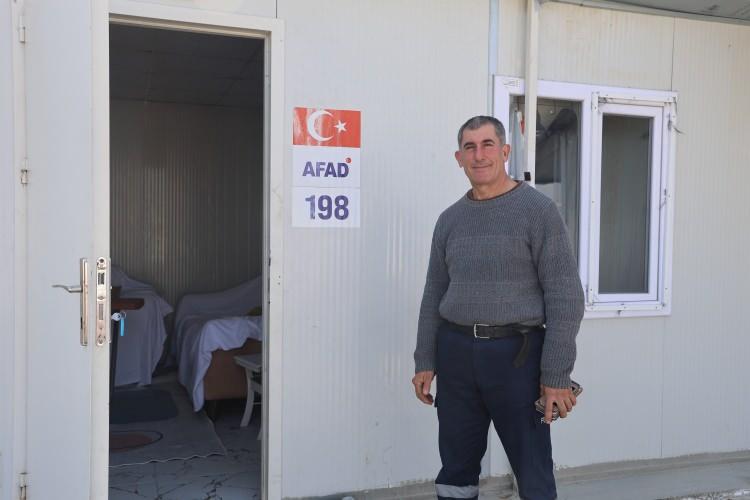 <p>Depremden bu yana mağarada yaşamını sürdüren Bozoğlan'a Hatay Valiliği yardım eli uzatarak konteyner tahsis etti.</p>
