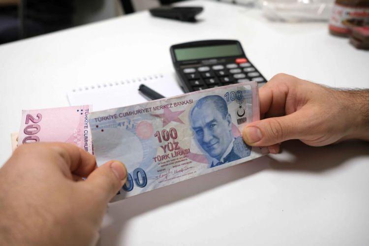 <p><strong>Halkbank:</strong> Maaş tutarına göre 12 bin TL'ye kadar ödeme yapılıyor.</p>
<p> </p>