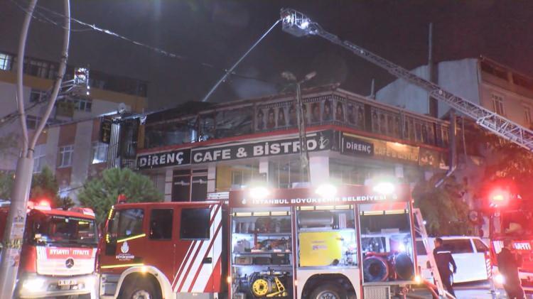 <p>Alevleri fark edenler, durumu itfaiye, sağlık ve polis ekiplerine haber verdi. </p>
