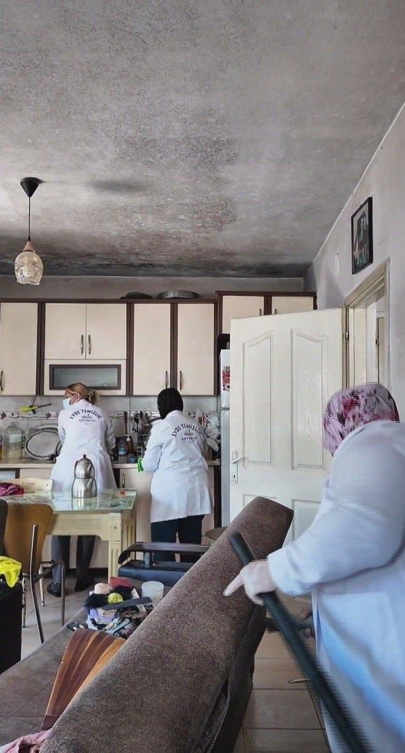 <p>Ayrıca psikolojik destek sunulacağı bilgisi edinildi. Özbay ailesinin ikamet ettiği evin bakım, onarım ve boya işlemleri ise Hatay İl Müftülüğü tarafından üstlenildi.</p>