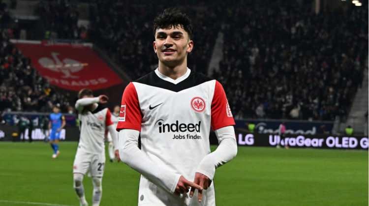 <p>Almanya Bundesliga'da bu sezon fırtınalar estiren milli yıldız Can Uzun'un değeri güncellendi.</p>
